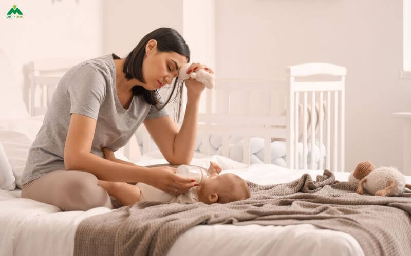 Tại sao mẹ sau sinh nên dùng nước xông tắm gội?