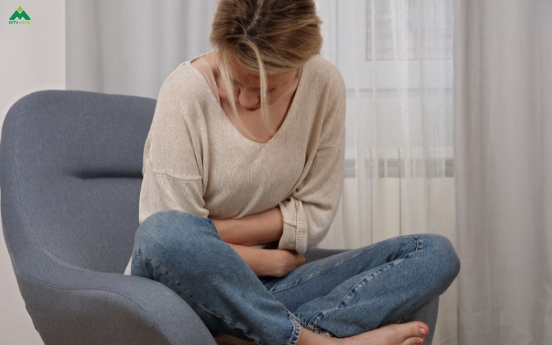 Có nên xông tắm thảo dược khi đau bụng kinh? chuyên gia nói gì?