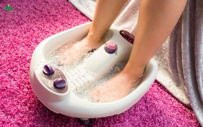 Cách ngâm chân đúng để hỗ trợ giảm đau thần kinh tọa