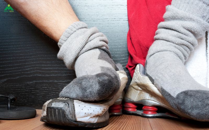 Giày dép & tất không thoáng khí