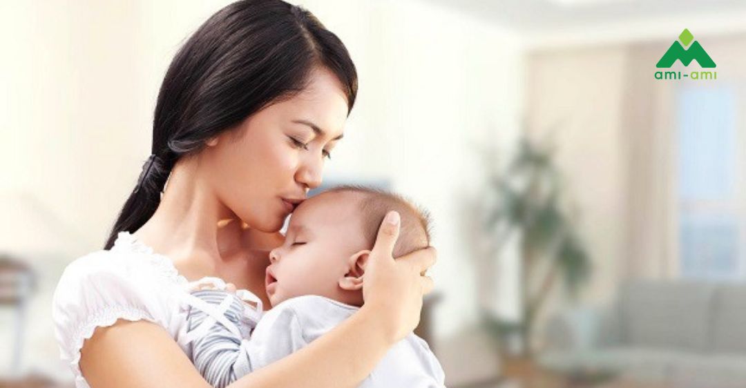 Theo quan niệm dân gian, nằm than sau sinh có tác dụng gì?
