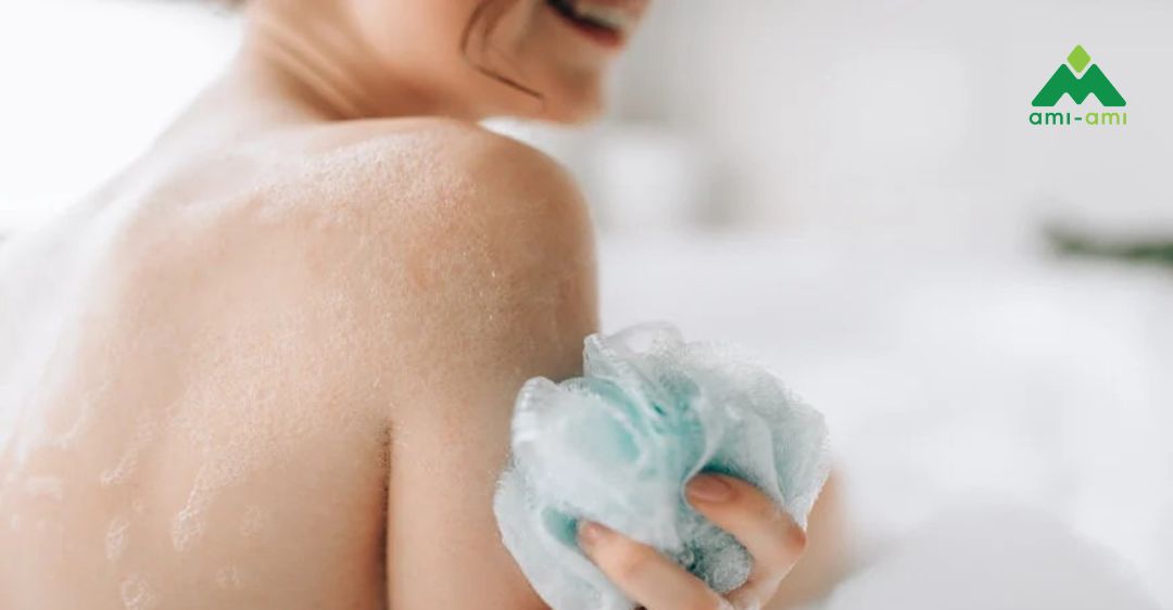 Tắm đúng cách: Trình tự, nhiệt độ và bảo vệ da 4 Tắm sạch toàn thân
