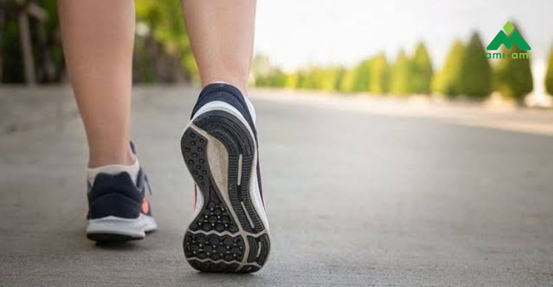 Bài tập thể dục sau sinh: Bí quyết phục hồi sức khỏe 4 Đi bộ nhẹ nhàng